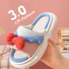 Chinelos Mulheres Dos Desenhos Animados Cute Bonito Lovantes Casa Plataforma Plataforma Sapatos de Verão Respirável Tecido Feminino Casa Masculina Casa Slides 220304