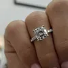 Solitaire 925 Sterling Silver 2ct Almofada Corte Anéis de Noivado de Casamento Diamante para Mulheres Moda Anel de Dedo Fine Jóias Atacado