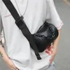 Yeni Yuvarlak Kova Çantaları Erkek ve Kız Hip-Hop Messenger Çantası Siyah PU Yumuşak Deri Yastık Çantası