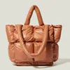Fabrik grossist damer läderväska enkel design sy mode axel väskor joker fast färg mjuk ned bomull handväska gata trend läder handväskor 59#