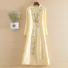 High-End New Autumn Women Trench Coat Elegant broderi V-ringning Slim Lady Casual Outwear Coat Kvinna S-XXL 201031