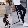 Kinder Mädchen Leggings 2020 Frühling Herbst Mädchen Hosen Seite Gestreifte Elastizität Kinder Dünne Sport Leggings Mädchen Jungen Hosen LJ200828