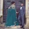 Groene moslim abaya avondjurken met caped vintage een lijn tule prom jurken 2021 met gouden appliques sexy kaftan Dubai avondjurk chic
