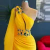 Sexy Arabski Dubaj Wykwintne Żółte Zroszony Prom Dresses One Ramię Bez Rękawów Formalna Side Dress Suknia