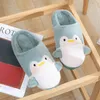 Mujeres de la casa de invierno Slippers pareja linda caricatura pingüino de algodón zapatillas de interior zapatos calientes suaves zapatos caseros femenino172137889341306