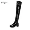 Stivali BYQDY Coscia alta donna tacco grosso punta tonda moda sopra il ginocchio PU scarpe fetish in pelle per ragazze Plus 48