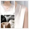 Kvinnors Blusar Silke Womans Tops Satin Mesh För Kvinnor Sexig Kvinna V-Neck Vit Basic Top Femal Plus Storlek Vest Ärmlös Ol