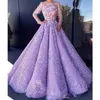 Bedövning Lavendel Ball Gown Quinceanera Klänningar för Sweet 16 Prom Pageant bär Masqurada Sheer Long Sleeve Full Petal Power 3D Appliques