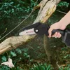 Outils d'élagage Petite tronçonneuse Scie d'élagage à une main Chaîne électrique portable sans fil alimentée par batterie avec lunette rabattable de protection Lumière LED pour la coupe du bois de branche d'arbre