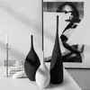 Vaso di ceramica in bianco e nero Semplice design creativo design artigianale decorazione artistica salotto modello camera vaso decorazione domestica decoro 211222