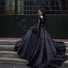 2021 Gothique Noir Quinceanera Robes Une Épaule Satin Dentelle 3D Appliqued Perlé Puffy Doux 16 Plus La Taille Robe De Soirée De Bal Robes De Soirée