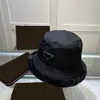 Mössor Kvinnor Designer Hat Baseball Cap Mens Bucket Letter Triangle Caps Letters Luxury Fashion Winter Håll Varma Weote