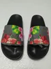 Top Women Indoor Slippers Shoes Classic Red Slide Summer Wide Flat Slippery Sandals Flip Flop With Fashion Flower box