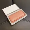 männer hand brieftasche