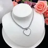 Роскошное дизайнерское ожерелье Love Jewelry Классика Женская цепочка из нержавеющей стали Серебряные подвески Треугольник Шарм Любители дизайна JewelleryS246A