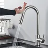 Capteur Cuisine Robinet Smart Touch Touch Sensitant Faucet Sensible Mélangeur Tap Tap Poignée Double Outlet Modes d'eau Torneira de Cozinha