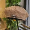 01903-Shi 새로운 여름 수제 훌륭한 종이 꿀벌 절묘한 짠 레이디 메쉬 베레모 모자 여성 레저 모자 201009