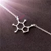 1PCSジオメトリカフェイン分子ネックレス化学分子ペンダントネックレス科学構造ナースジュエリー用化学ネックレス