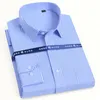 Chemises habillées de base à manches longues classiques pour hommes Chemises habillées de base à rayures simples Poche formelle Business Standard-Fit Office Social Shirt LJ200925