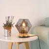 ポストモダンガラスランプシェード小さなテーブルランプノルディックデザイナーモデルルームバーリビングルームベッドルーム装飾LEDデスクライト
