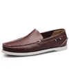 Mode mens casual skor typ504 läder brittisk stil svart vit brun grön gul röd utomhus bekväma andningsbara chaussures zapatos