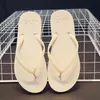 1pc kvinnors sandaler mode män flip flops platta bottenstrand sandaler inomhus utomhus anti-slip casual tofflor grossist y220221