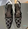 Designer-2022 Dames slingback sandalen pump Aria slingback schoenen worden gepresenteerd in zwarte mesh met sprankelend kristallen motief.
