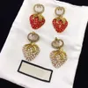 Europe America Fashion Style Lady Women Mässing Graverade G Initialer White and Red Diamond Strawberry Stud Earrings 2 Color233R