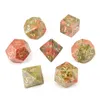 Natural Unakite Свободные драгоценные камни Engrave Dungeons и Dragons Game-Number-Dice Подгонянные Камень Ролевая игра Play Play Polyhedron Камни Кости Установите орнамент Орнамент