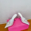 Chinelos femininos de designer de moda, sandálias de salto alto, decoração com strass, fivela de coração, sapatos sociais, qualidade, couro genuíno, salto alto, chinelos pontiagudos com caixa