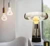 Lampade da tavolo moderne e minimaliste nordiche per soggiorno lampada da tavolo a sfera rotonda in vetro bianco con treppiede in ferro e lampada da lettura