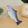 Haute qualité DHL en peluche chat simulation de jouet pour enfants poupée en forme de poisson oreiller pour animaux de compagnie mordant et fournitures pour chiens doit sauter la queue électrique