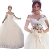 2022 Prinsessan av axeln Bröllopsklänningar Bridal Ball Gown Lace Appliques Plus Storlek Trädgård Kapell Brud Klänning Tillbaka Lace-up Anpassad Elfenben Vestidos de Novia