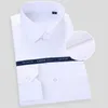 Hohe Qualität Nicht-Eisen-Männer langärmliges Kleid-Hemd Weiß Blaue Business Casual männlich Soziale Regelmäßige Fit Plus Größe LJ200925