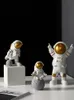 ノルディック現代の宇宙飛行士のミニチュア置物樹脂工芸品ホーム妖精の庭の机の装飾家具記録部屋の付属品201202