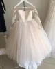 Stock 2–14 Jahre Spitze Tüll Blumenmädchenkleider Schleifen Kinder Erstkommunion Kleid Prinzessin Ballkleid Hochzeit Party Kleid