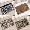 Bath Mats Leopard Impressão Banheiro Esteira Vermelho Preto Branco Marrom Cor-de-rosa Cor Non-Slip Tapete Door Quarto Cozinha Corredor Flanela Absorvente Tapetes