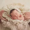 Baby Photo Props Accessories Bebe Girl Hat Posing 2pcs Set Newborn Infant Pictures Clothing Lace Pillow Beanie Y201024