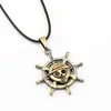 Colares pendentes Anime One Piece Bandeira do leme de esqueleto de bronze pingentes de corda Chain Chaker Colar jóias femininas1
