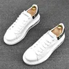 Designer Low Cut Bröllop Skor Vår Höst Fritid Vit Rund Toe Casual Sneakers European Fashion Lace Up Outdoor Walking Loafers