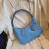 Högkvalitativ lyxig designer Tote axelväska Duffle Nylon läder woemns män berömda handväskor lady plånbok mode crossbody clut2357