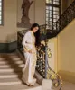 Royal Marroquino Tekchita Caftan vestidos de noite para mulheres cristais de ouro pérolas beads bordados colarinho alto nupcial kaftan mangas compridas Slit Frente vestido de baile 2022