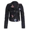 FTLZZZ Cópia Floral Bordado Mulheres Pu Jaqueta De Couro Surgindo-Down Collar Faux Couro Macio Motocicleta Preto Punk Outerwear LJ201012