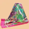 roze gedrukte sjaal