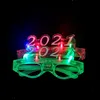 クリスマスの輝くメガネLEDライトアップグラスの輝く眼鏡の眼鏡党デコレーション2021年の大人のための新年パーティーのための魅力的な党の装飾グローグラス