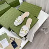 Sandalias planas de lujo Zapatillas multicolores Patrones y colores clásicos Juego completo de accesorios para interiores 34-41