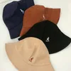 2020 Yeni Kangol Işlemeli Kova Şapkalar Hayvan Desen Güneş Şapka Gölge Düz Üst Moda Kadife Şapka Çift Seyahat A31504 C0123