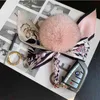 Véritable fourrure de renard soie écharpe arc boule Poms porte-clés femmes en peluche pompon porte-clés sac à main décoration Emo bibelots bijoux poupée cadeaux