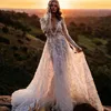 Illusion Bohemian Trouwjurken Kant V-hals Bloemen Patroon Sweep Trein Bruidsjurken Lange Mouw Boho Robe de Mariée