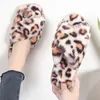 Пушистые тапочки для женских модных леопардовых тапочек женщина Супер мягкие массажи